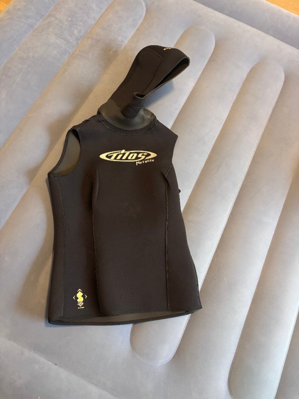 Gently Used Womens Black Wetsuit Hood 5/3mm by Tilos Size Small